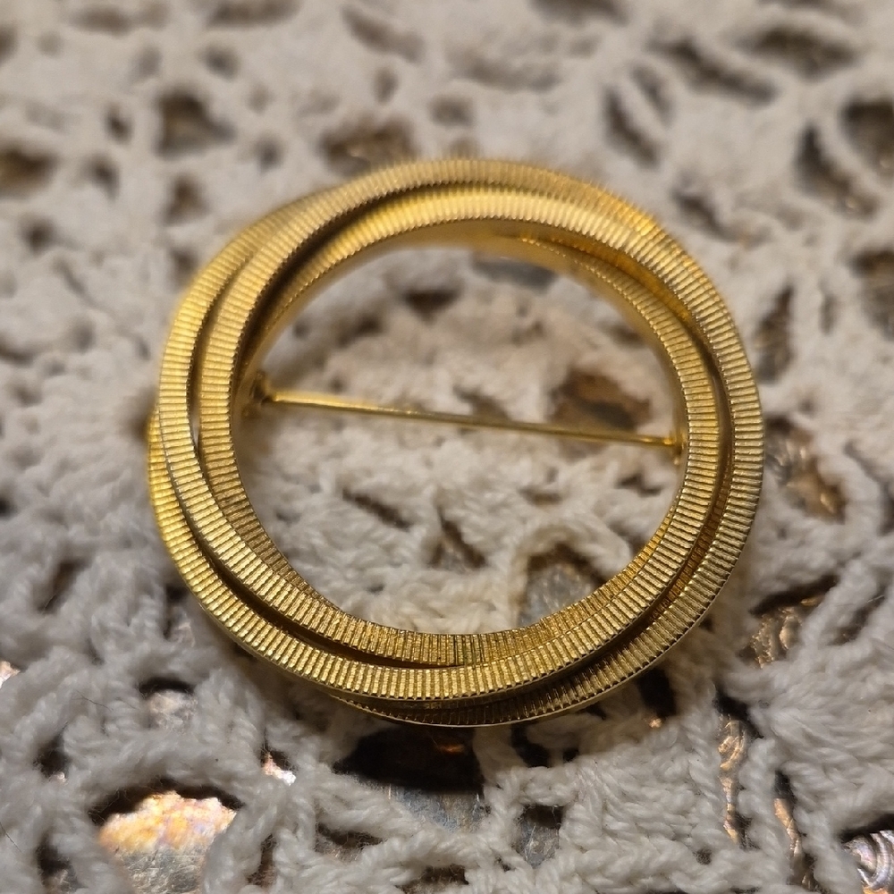 Vintage Marvella Chic Gold Tone Circular Brooch